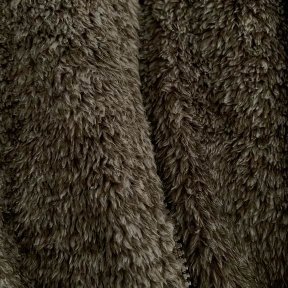 UNIQLO // fuzzy coat, women’s L - Picture 3 of 5